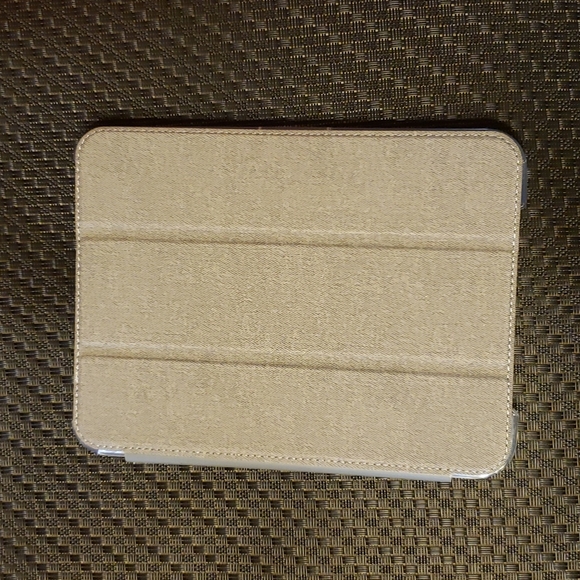 Brand new IPAD cover with clear back - Picture 3 of 3